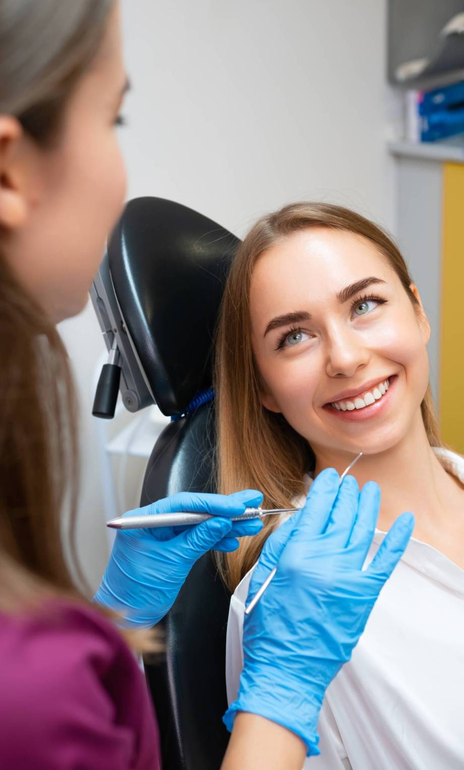 Portrait,Of,Young,Caucasian,Woman,With,Perfect,Smile,In,Dental